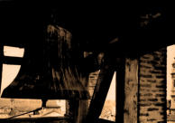 CAMPANA- Servì da campanile alla parrocchiale fino al 1932 quando fu ultimato l’attuale della parrocchia.